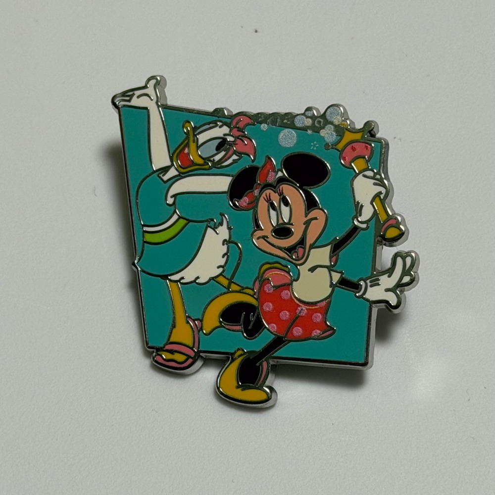Disney Pins Play in the Park Mystery Pin - Daisy Duck Minnie Mouse Bubble Wand
